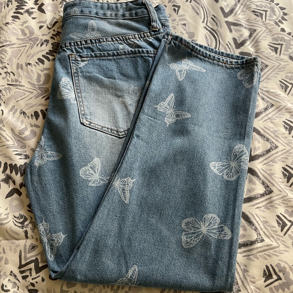 Straight leg butterfly pattern jeans 🦋